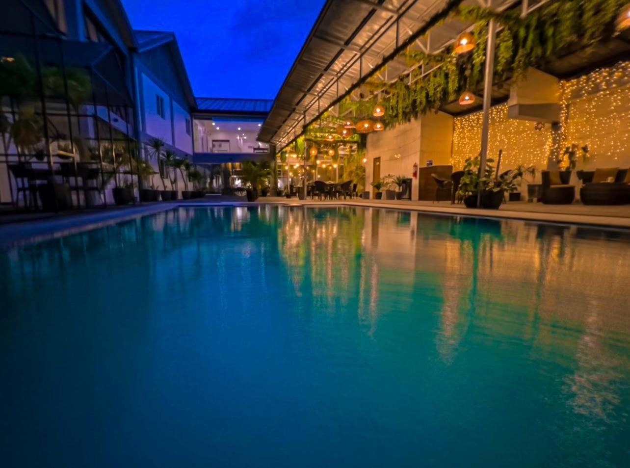 Hotel Halo Angeles Buitenkant foto